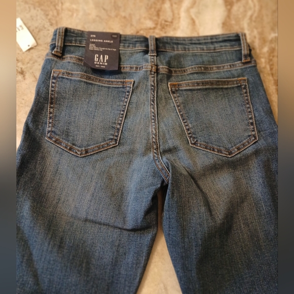 NWT GAP JEANS - Picture 7 of 8